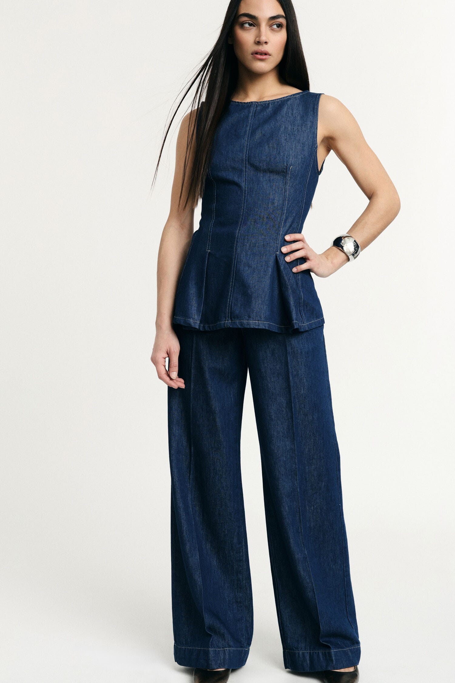 Sleeveless Top With Raised Seams And Zip Please