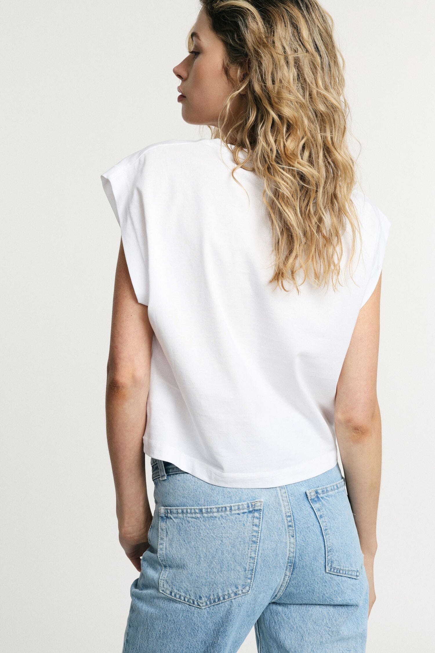 Cropped Sleeveless Top With Round Neck Please