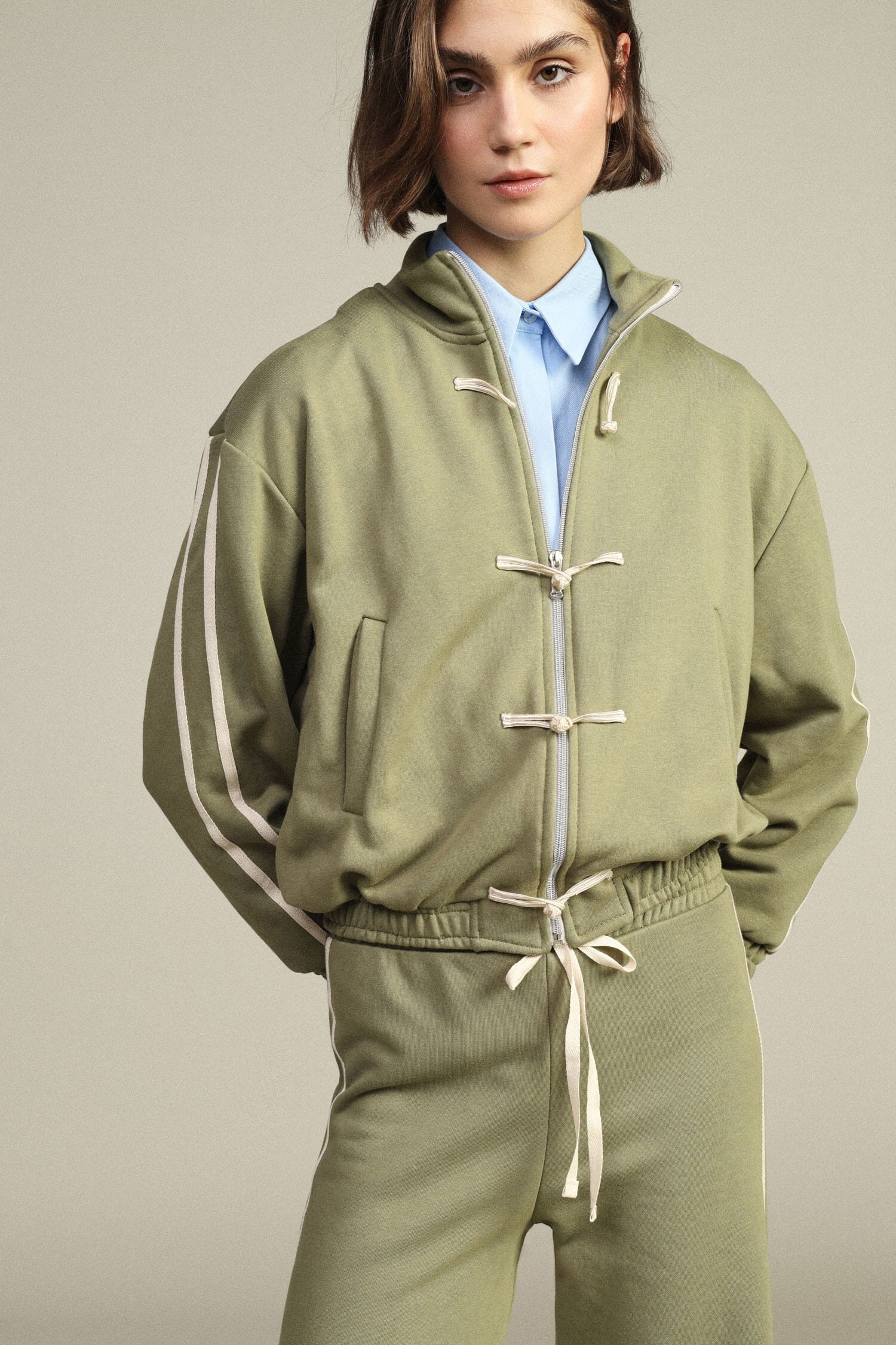 Sweatshirt avec fermeture éclair sur le devant et lacets décoratifs Dixie