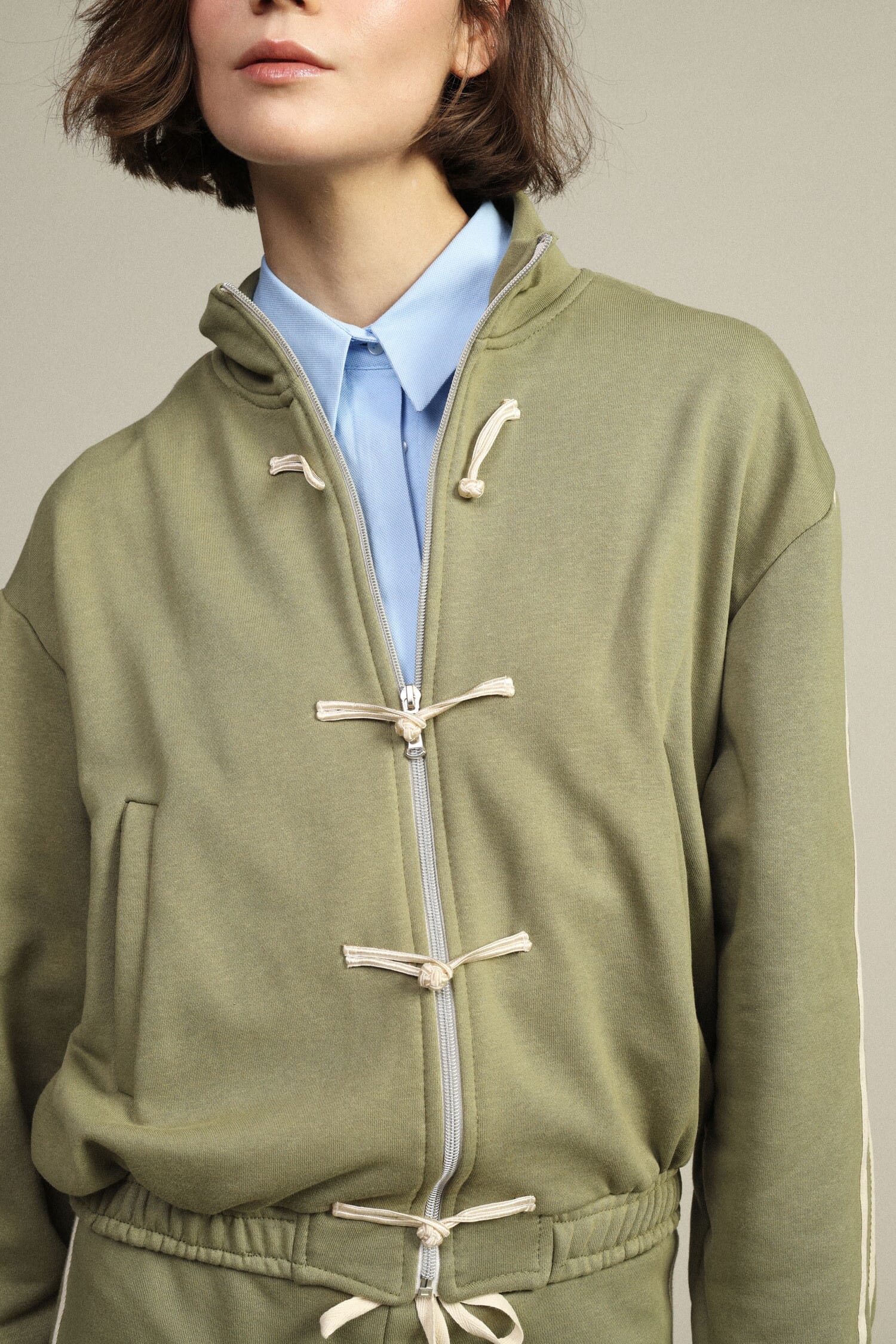 Sweatshirt avec fermeture éclair sur le devant et lacets décoratifs Dixie