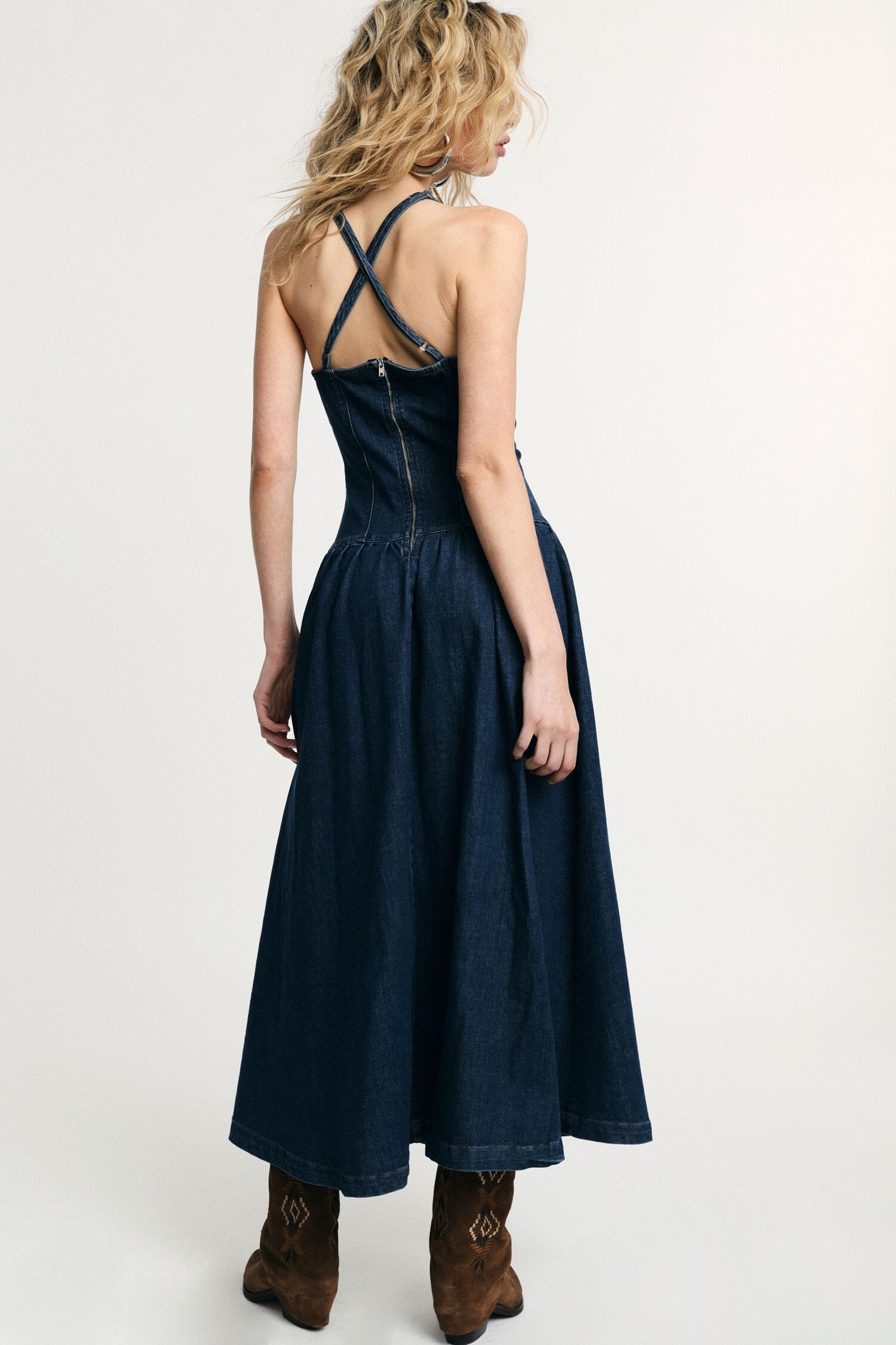 Long Dress With Shoulder Strap And Sweetheart Neckline Please