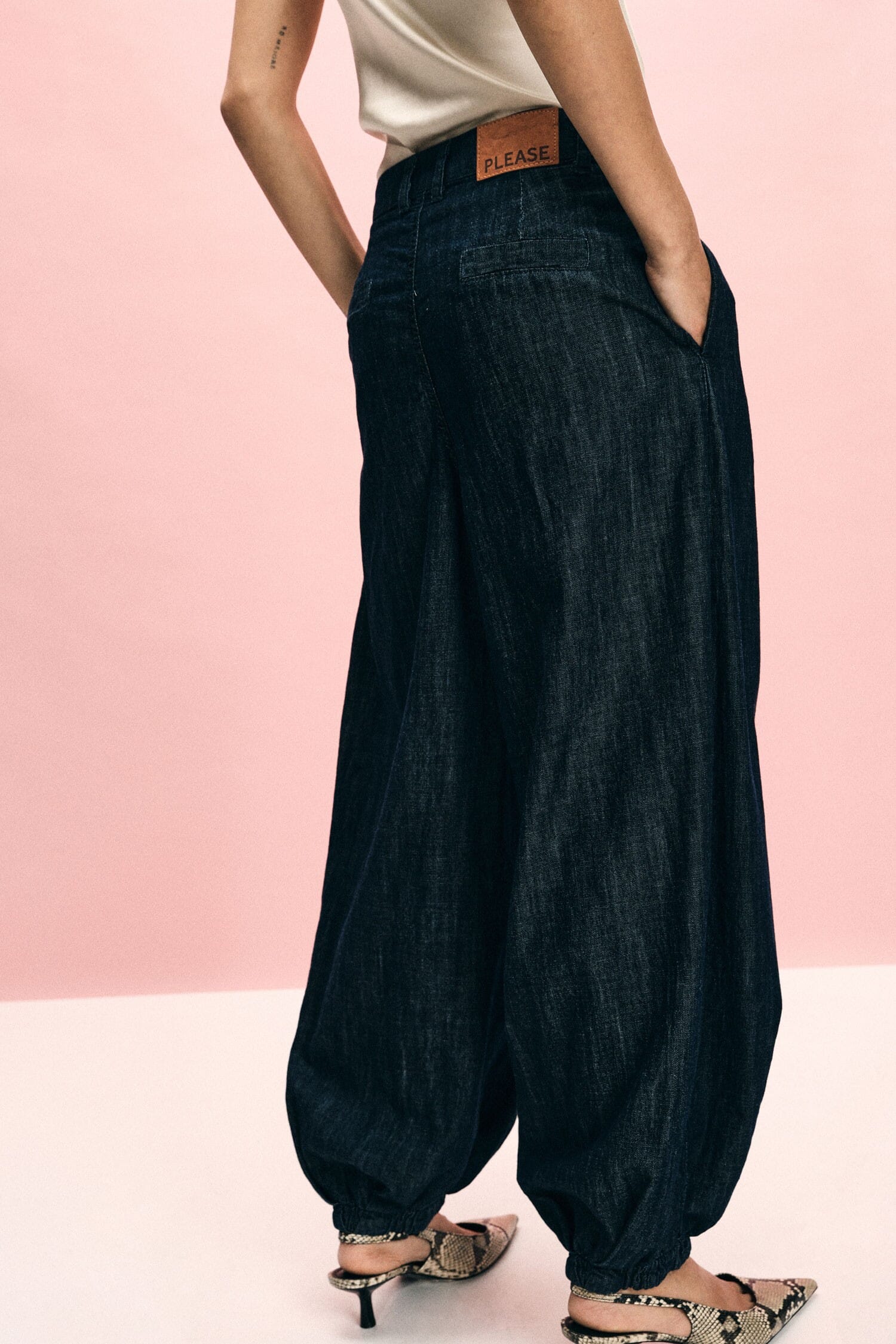 Jeans Scuri Baloon Fit Con Fondo Elastico Please