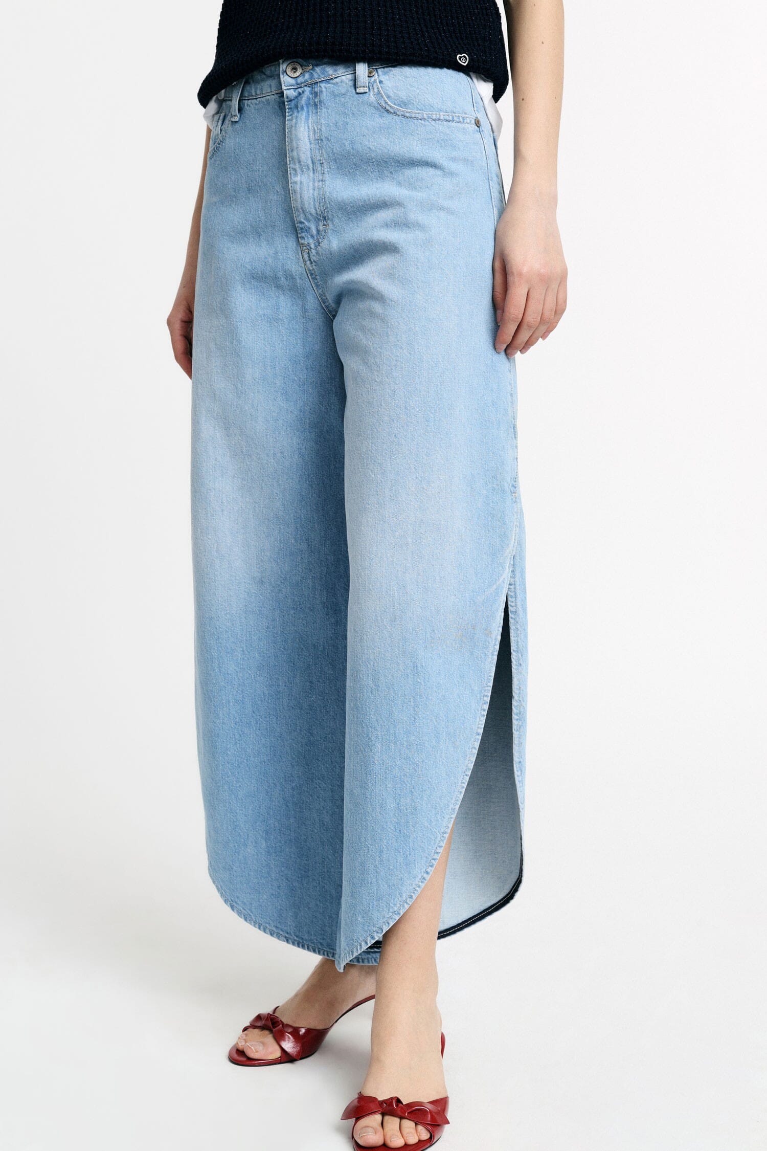 Wide Leg Rounded Jeans With Side Slits Please