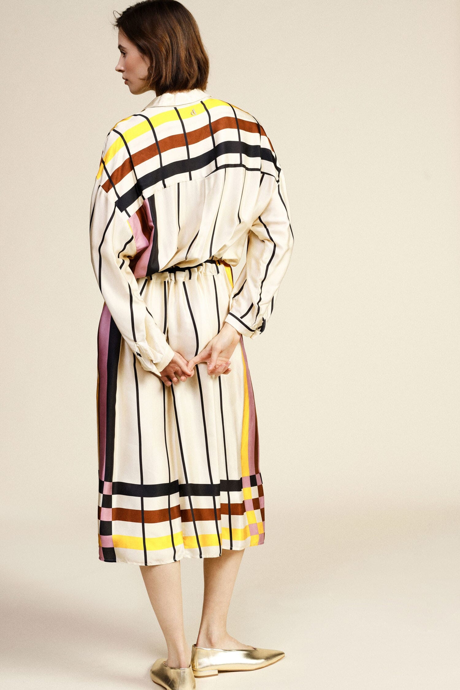 Robe mi-longue rayée avec ceinture et encolure Dixie classique