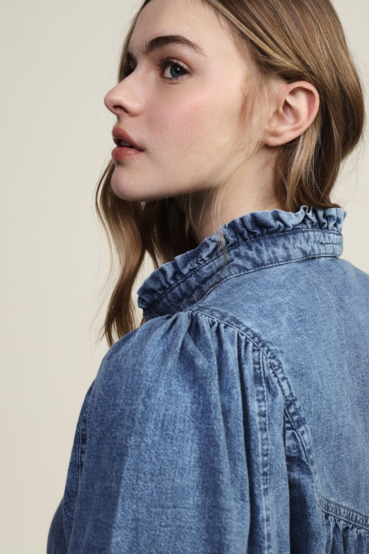 Dixie Long-Sleeved V-neck Wide Shirt