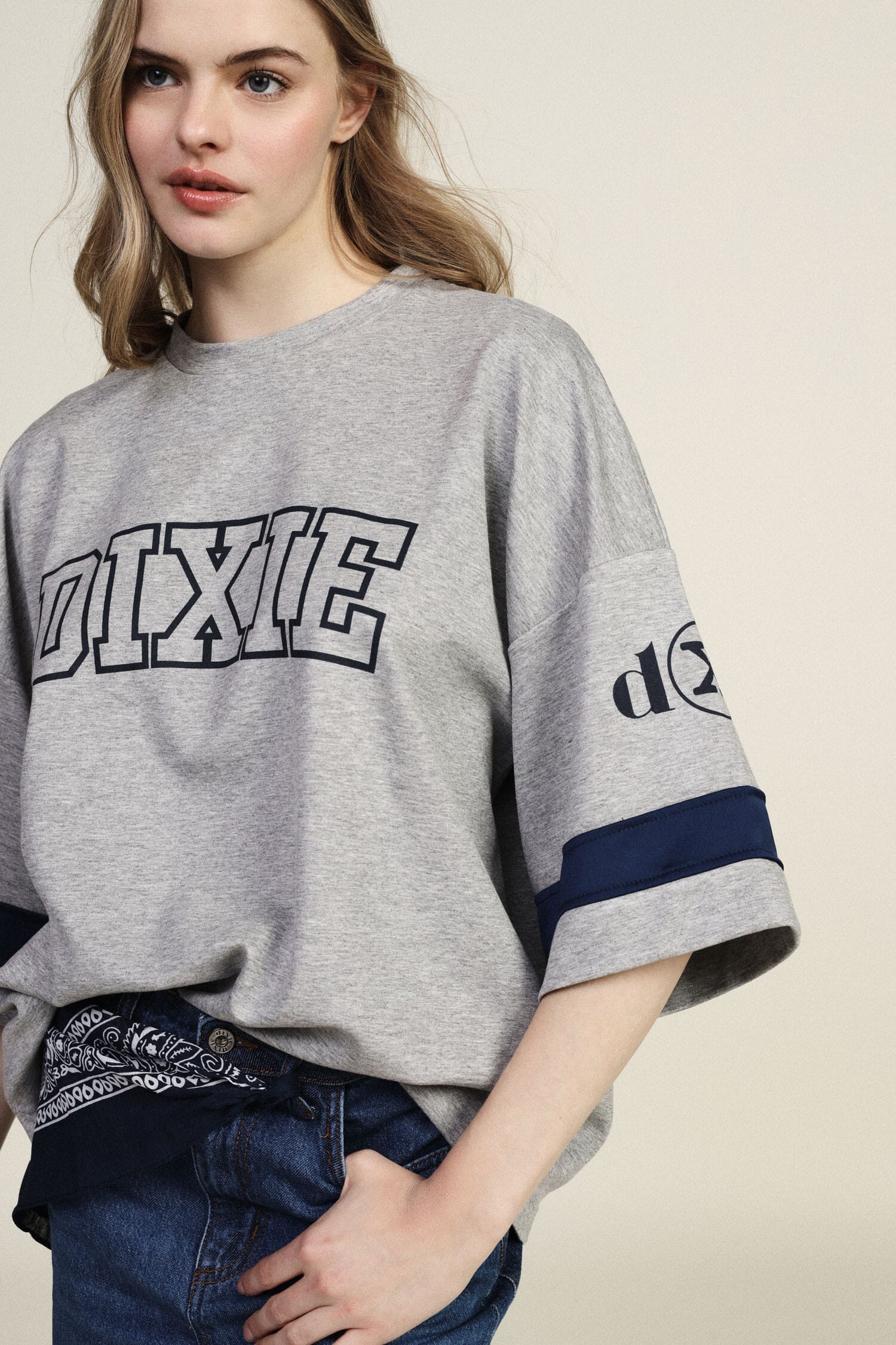 T-Shirt Ampia Stampa Frontale E Dettagli A Contrasto Dixie