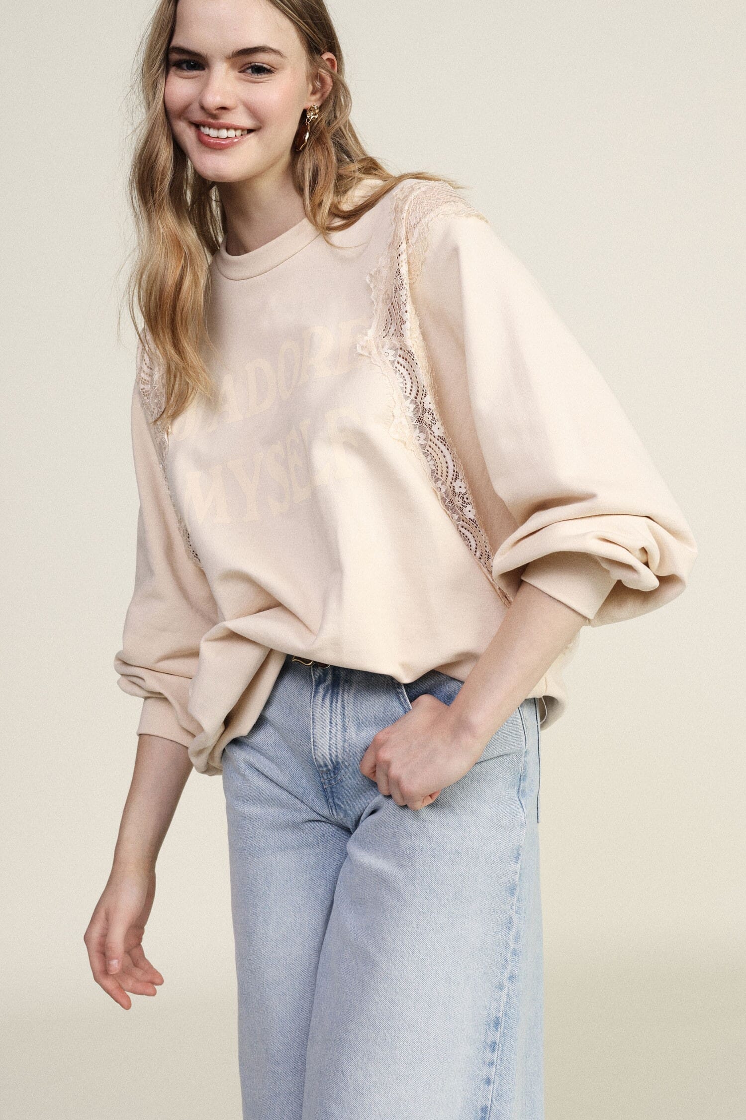 Crew-neck sweatshirt with lace detailing and Dixie front lettering