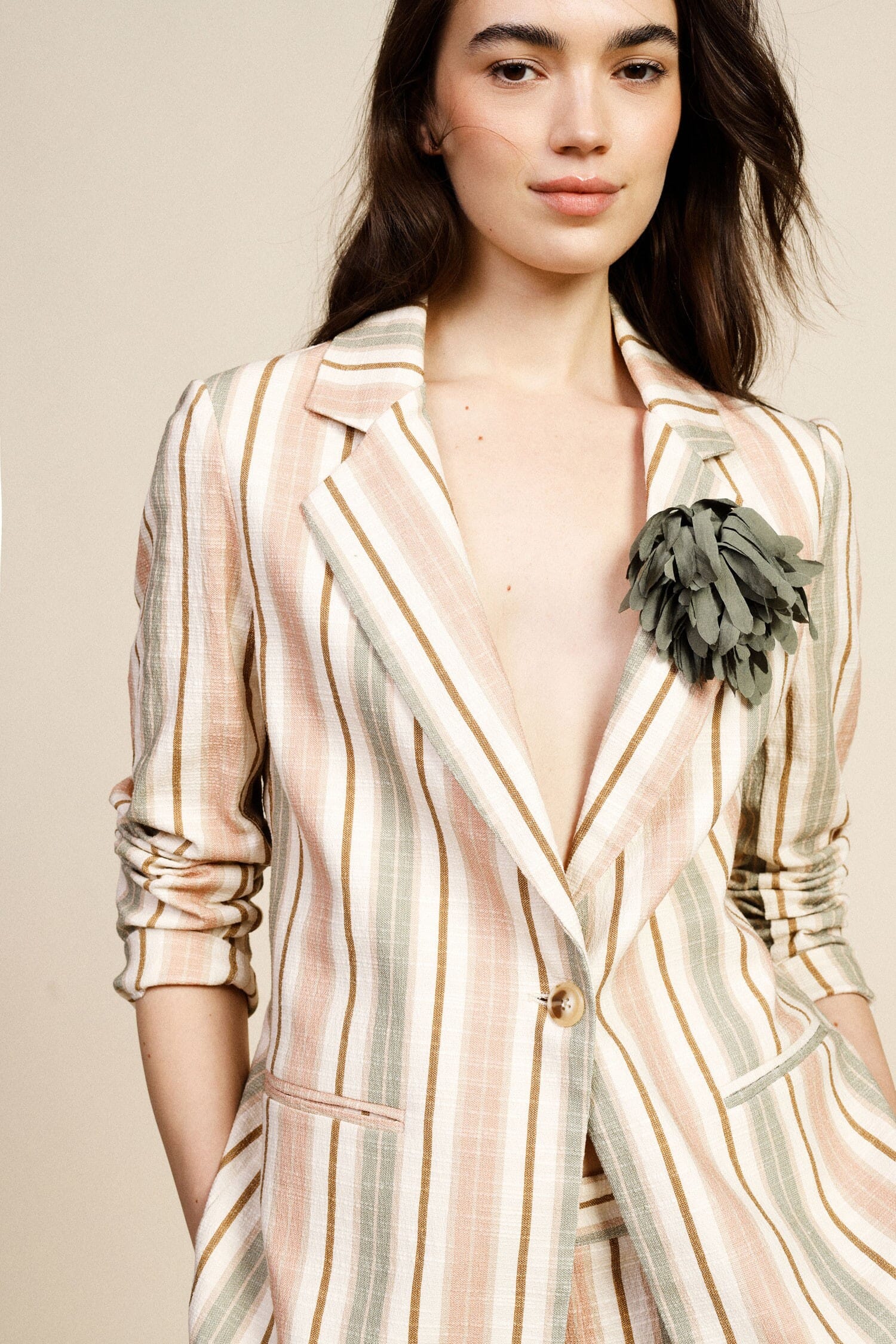 Blazer rayé à poches et appliqué de fleurs Dixie