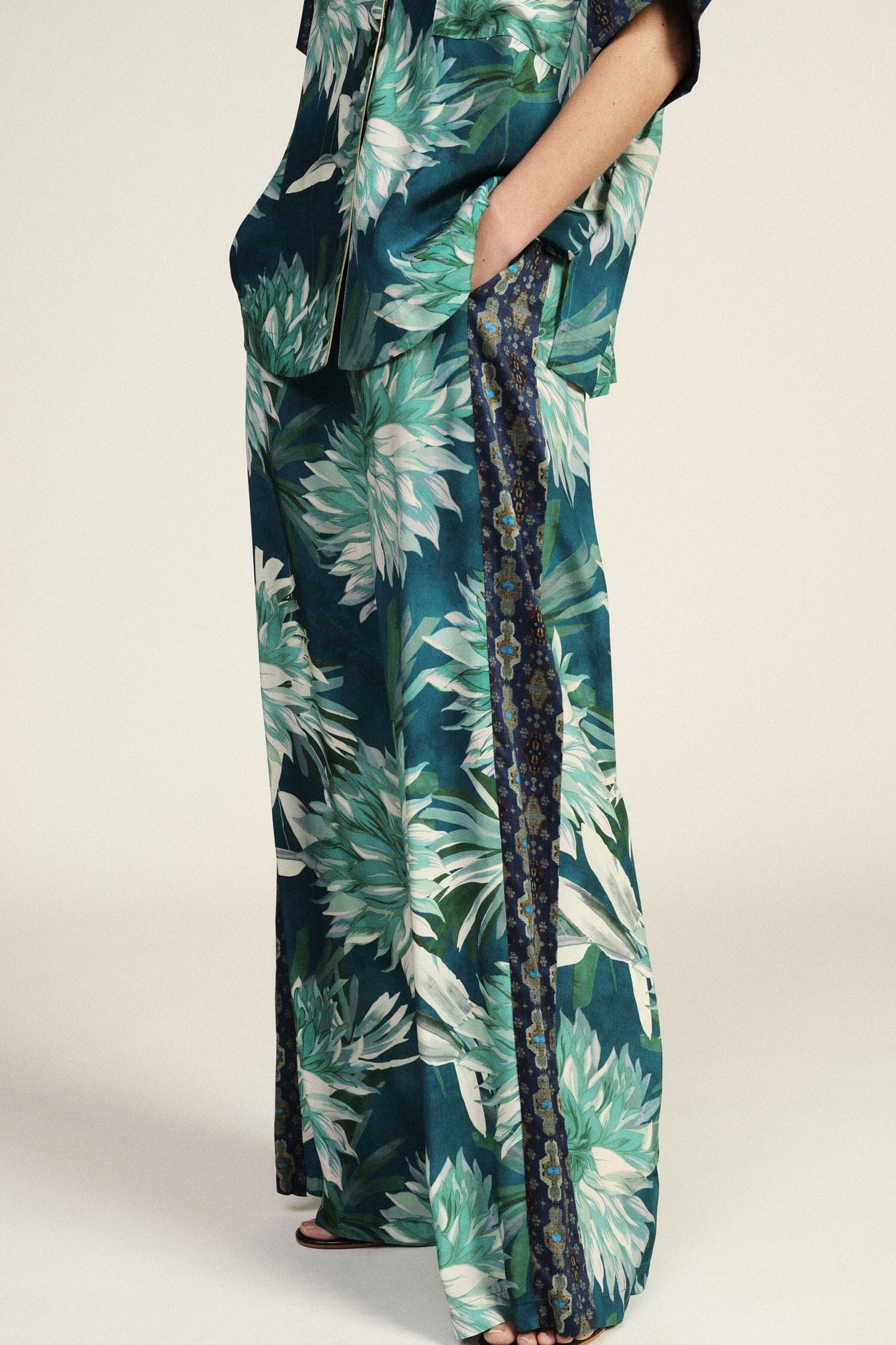 Pantalon Palace à larges fleurs Dixie