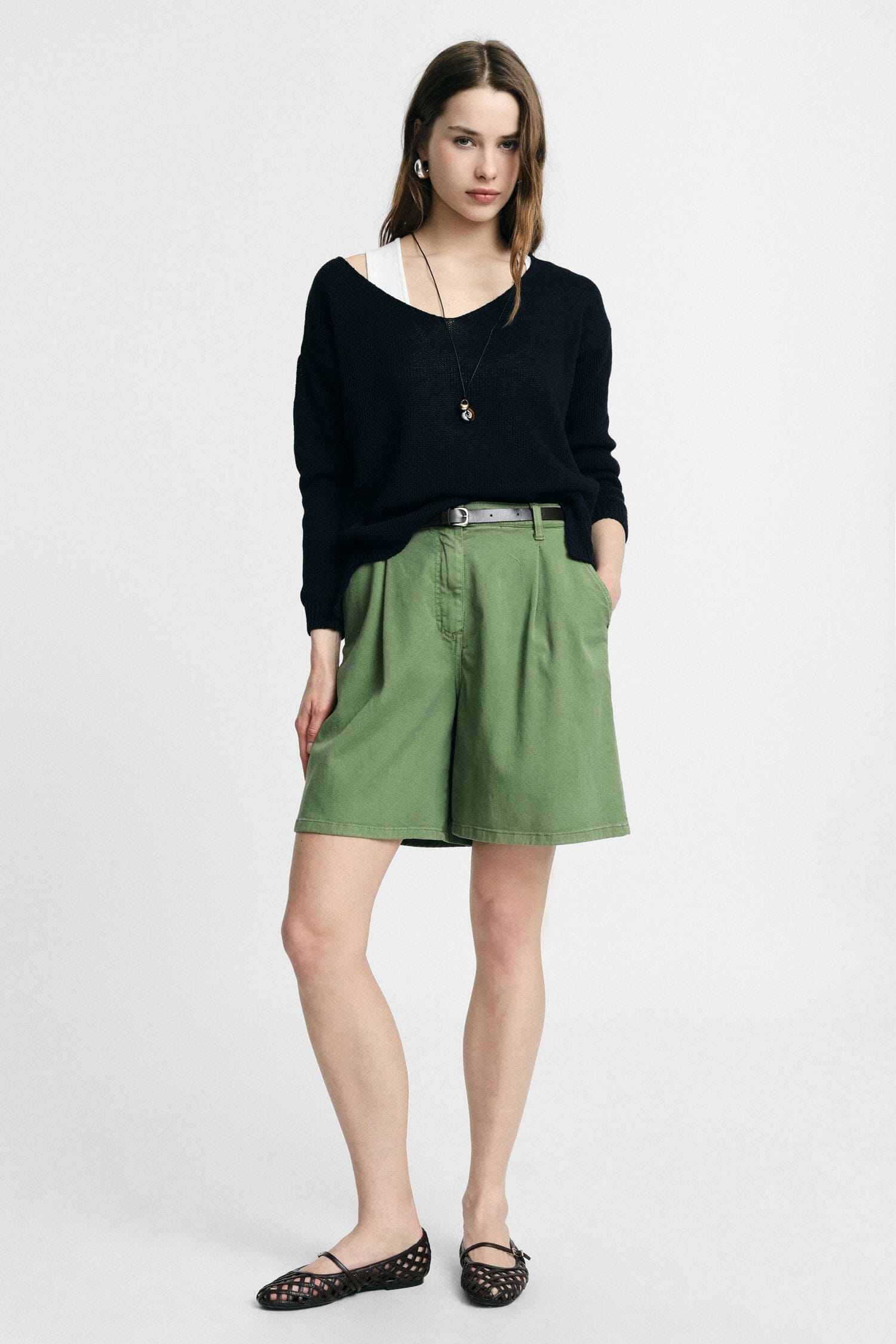 Regular-Fit Shorts With Pleats And Please Belt