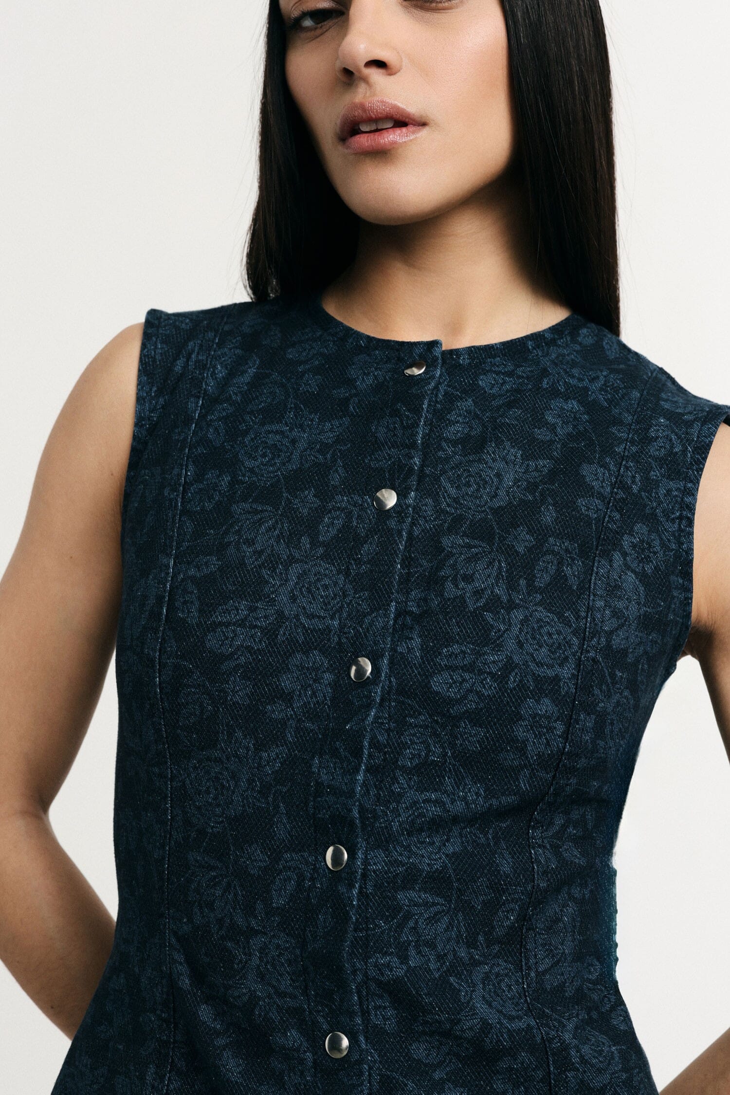 Slim Fit Vests With Floral Print And Please Buttons