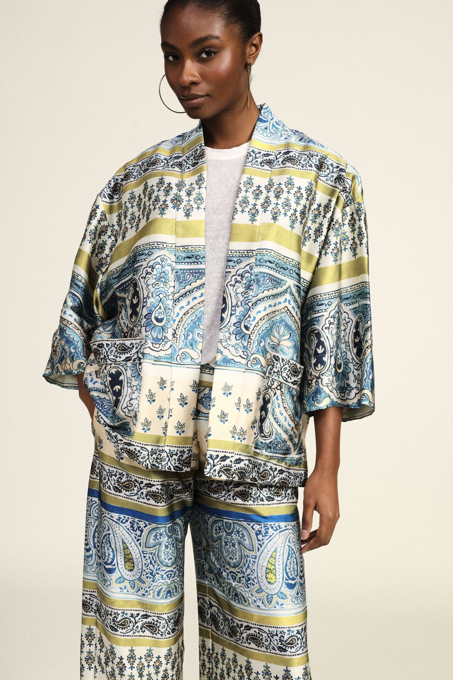 Dixie Wide Sleeve Paisley Pattern Blazer