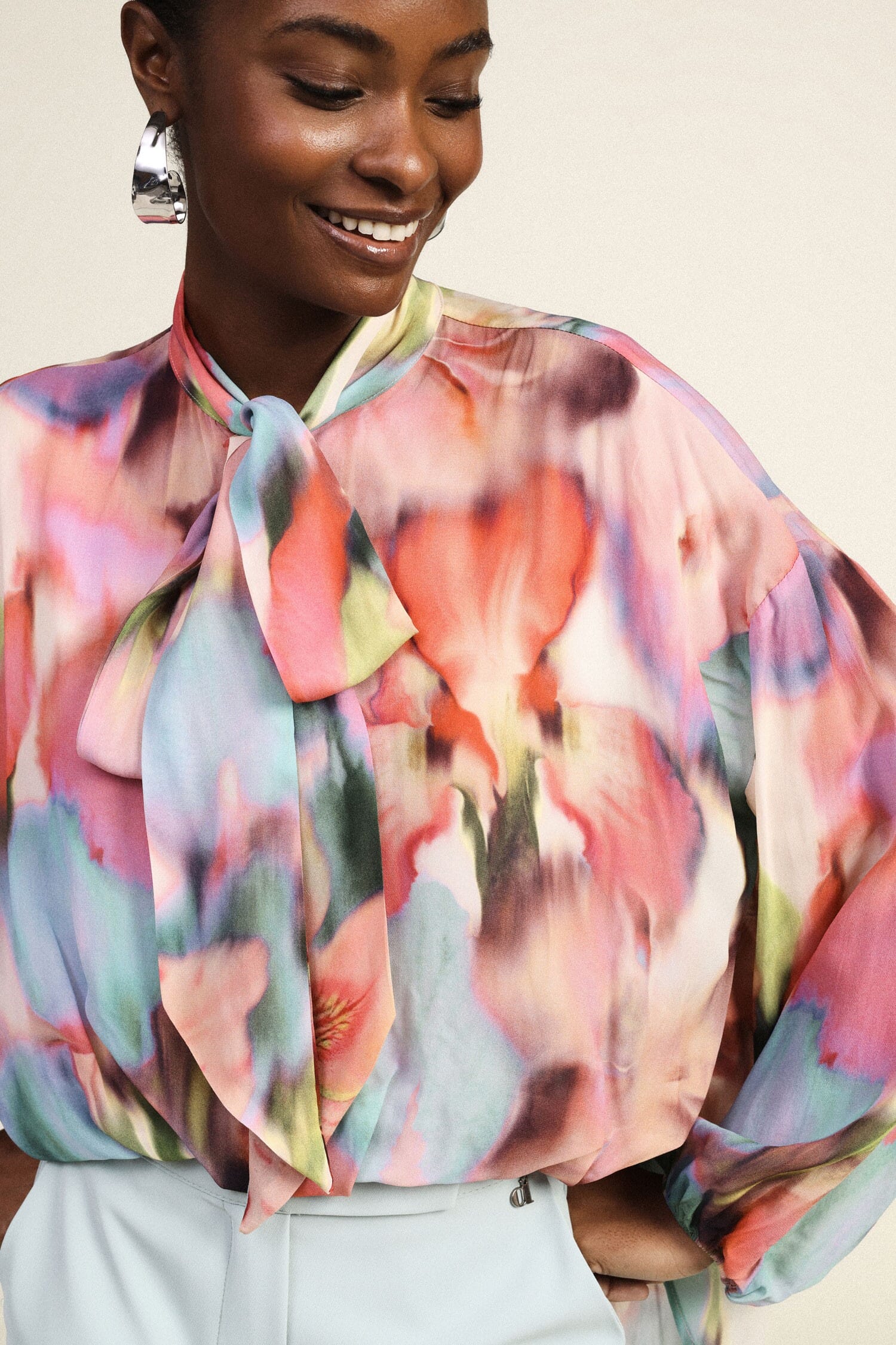 Blusa Fantasia Con Fiocco E Fondo Asimmetrico Dixie