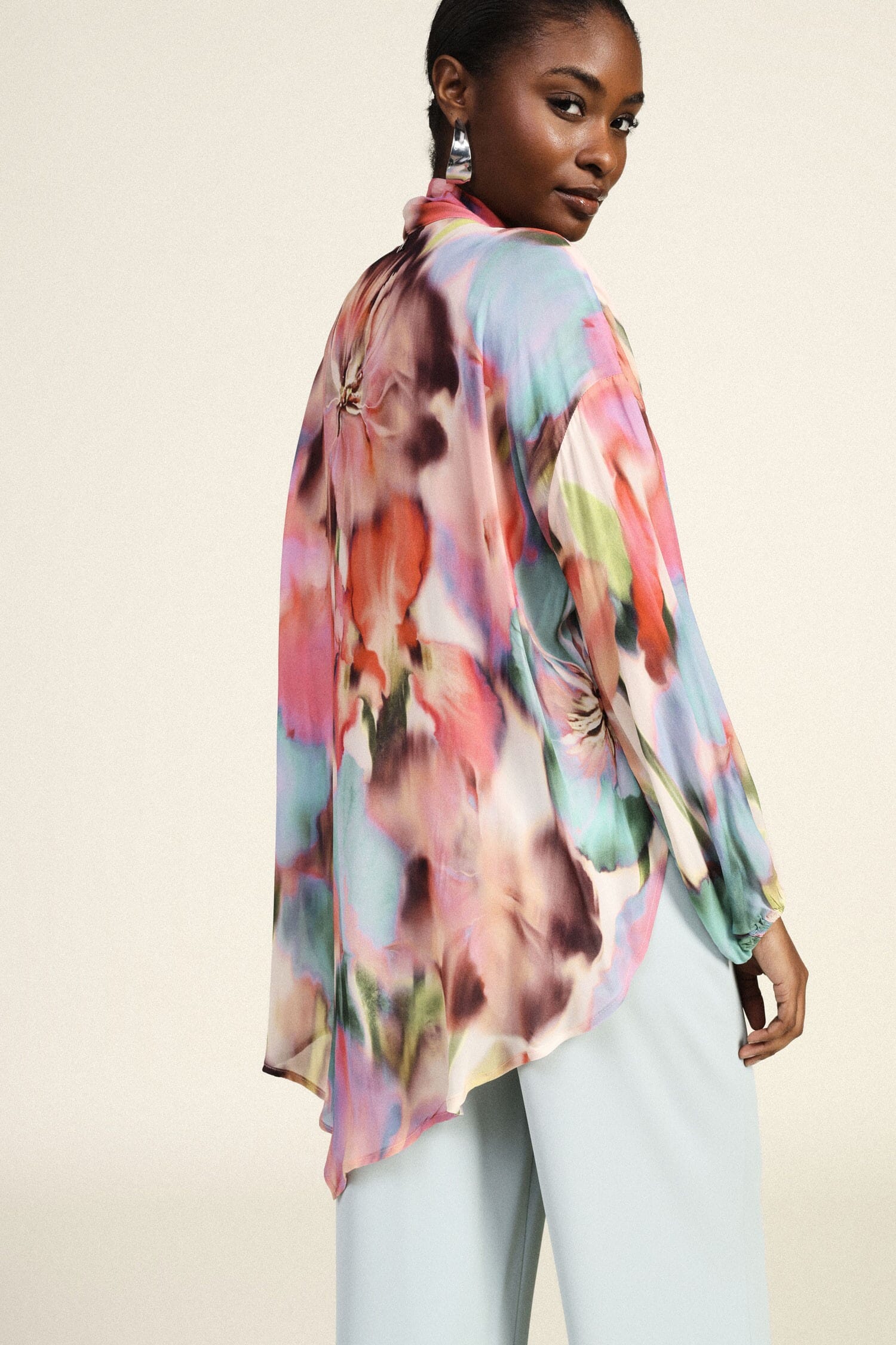 Blusa Fantasia Con Fiocco E Fondo Asimmetrico Dixie