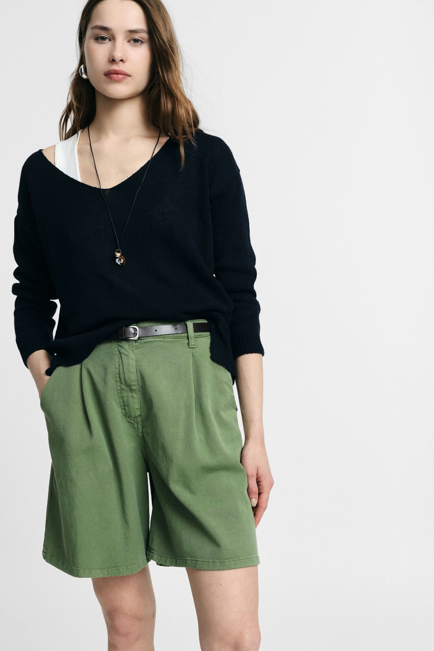 Regular-Fit Shorts With Pleats And Please Belt