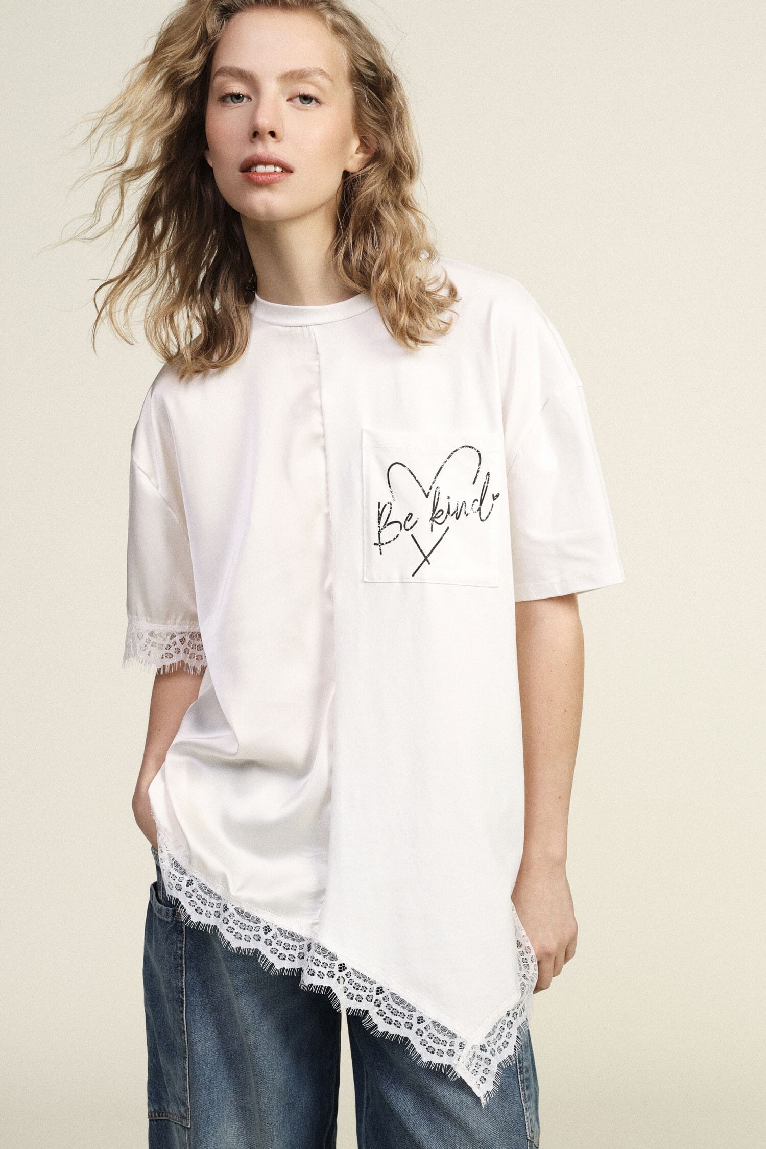 T-Shirt Manica Corta Con Scritta E Bordo In Pizzo Dixie