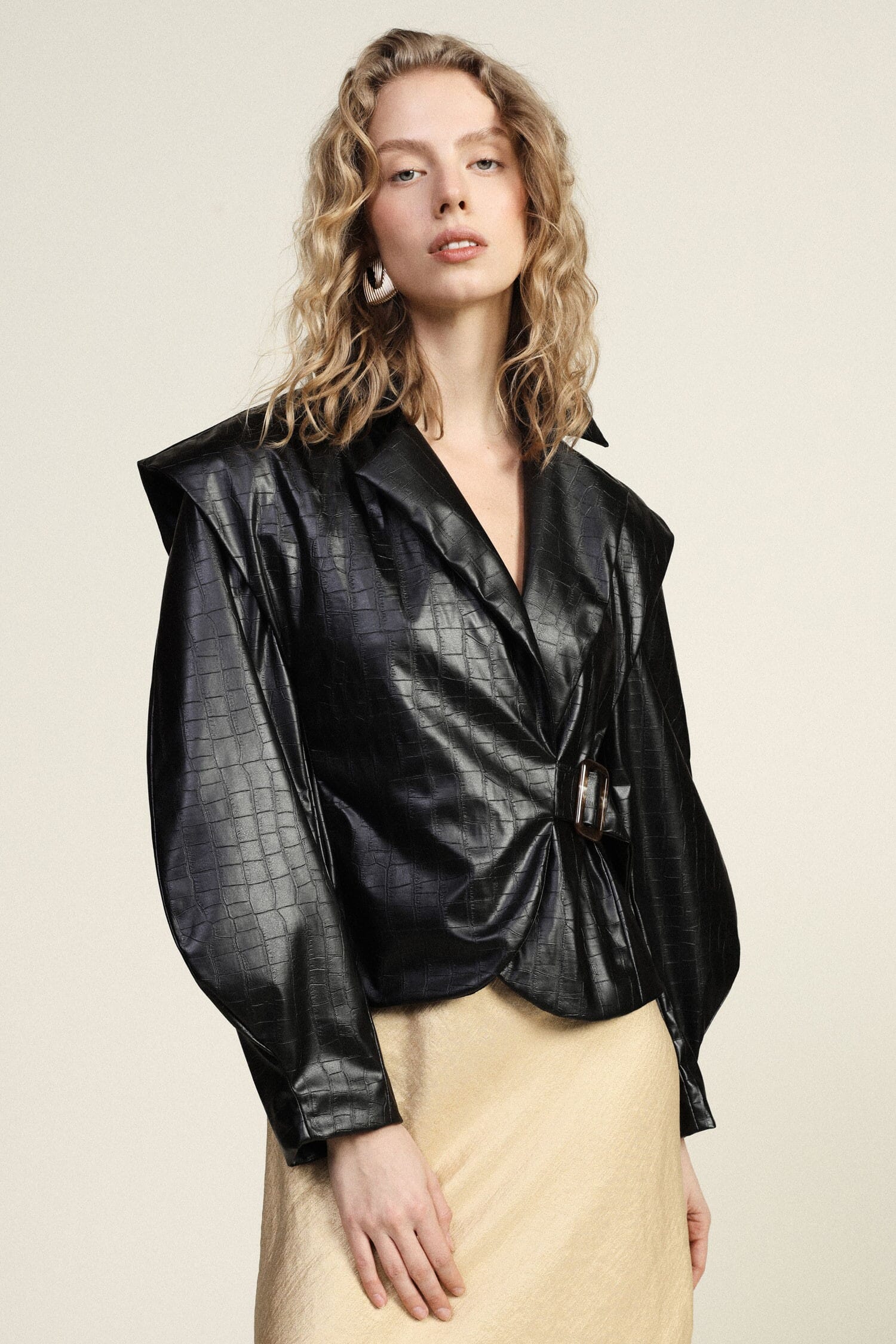 Giacca In Similpelle Con Cintura E Maniche Voluminose Dixie